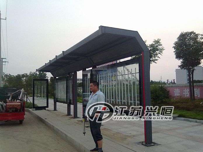 江苏兴恒湖北第二批候车亭发货现场